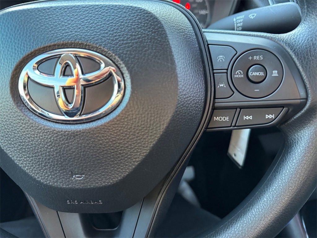 Used 2025 Toyota Corolla LE image 30