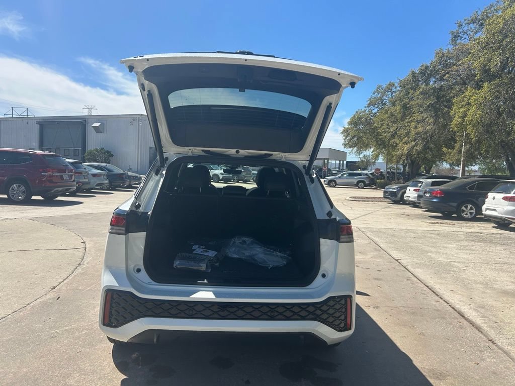 New 2026 Volkswagen Tiguan SE R-Line FWD image 43