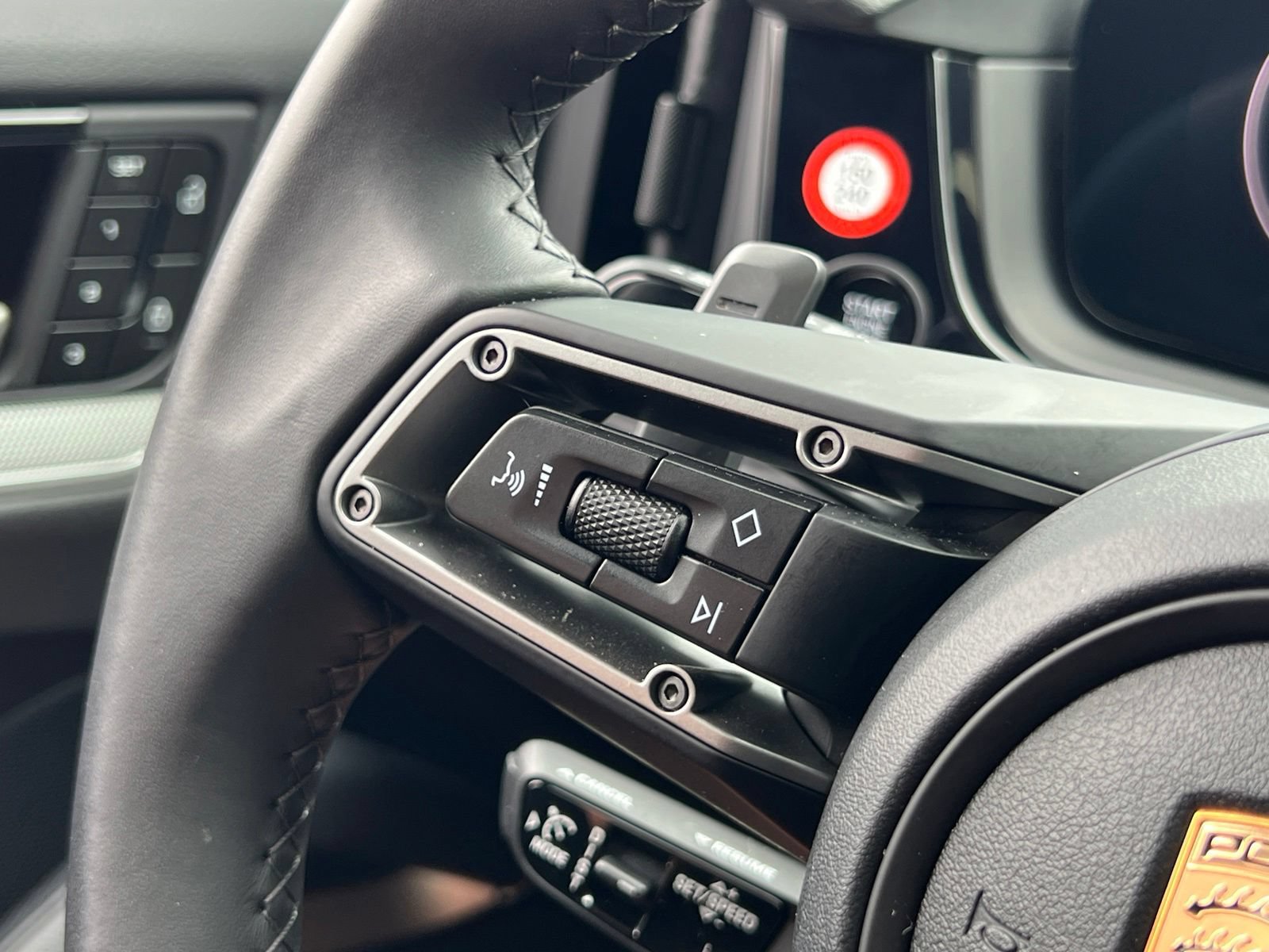Certified 2026 Porsche Cayenne E-Hybrid AWD/4WD image 24