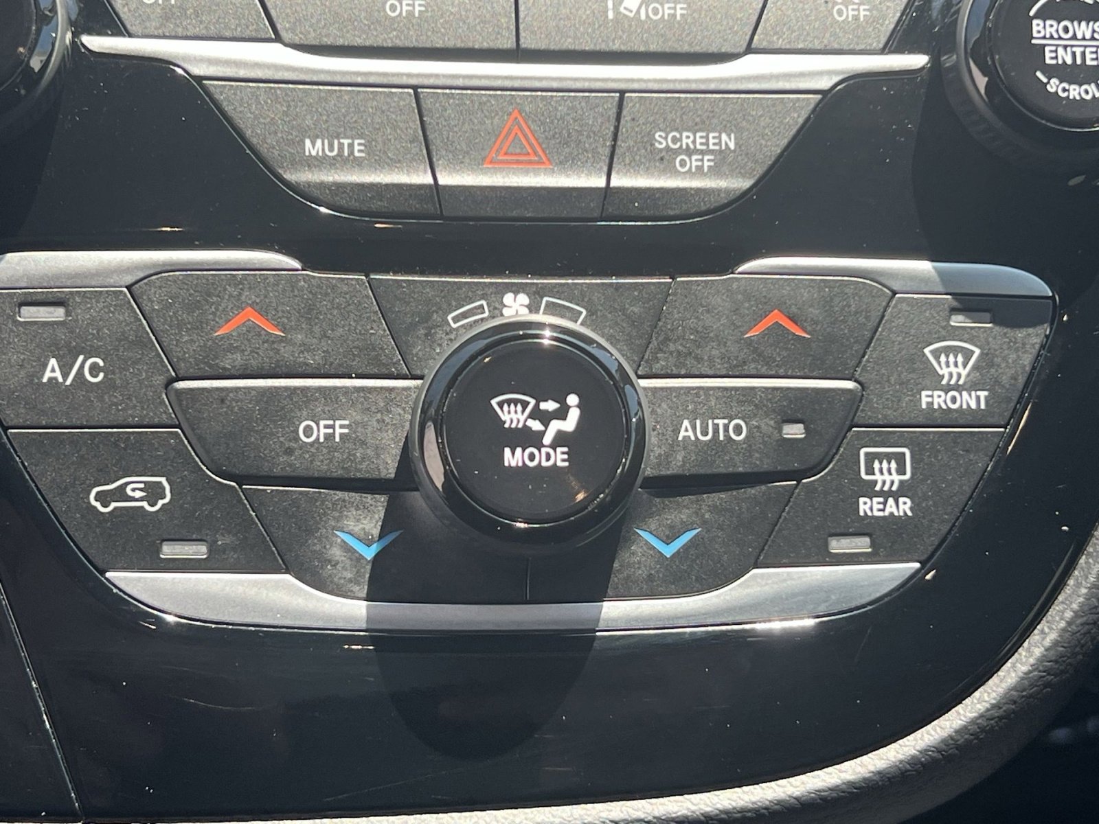 Used 2025 Chrysler Pacifica Select FWD image 28