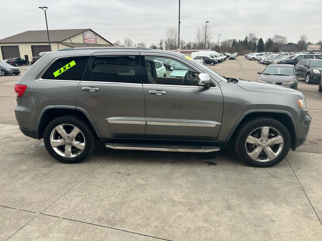 Used 2011 Jeep Grand Cherokee Overland Summit image 4