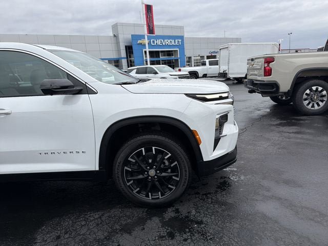 New 2026 Chevrolet Traverse LT w/ Sun and Wheel Package FWD image 2