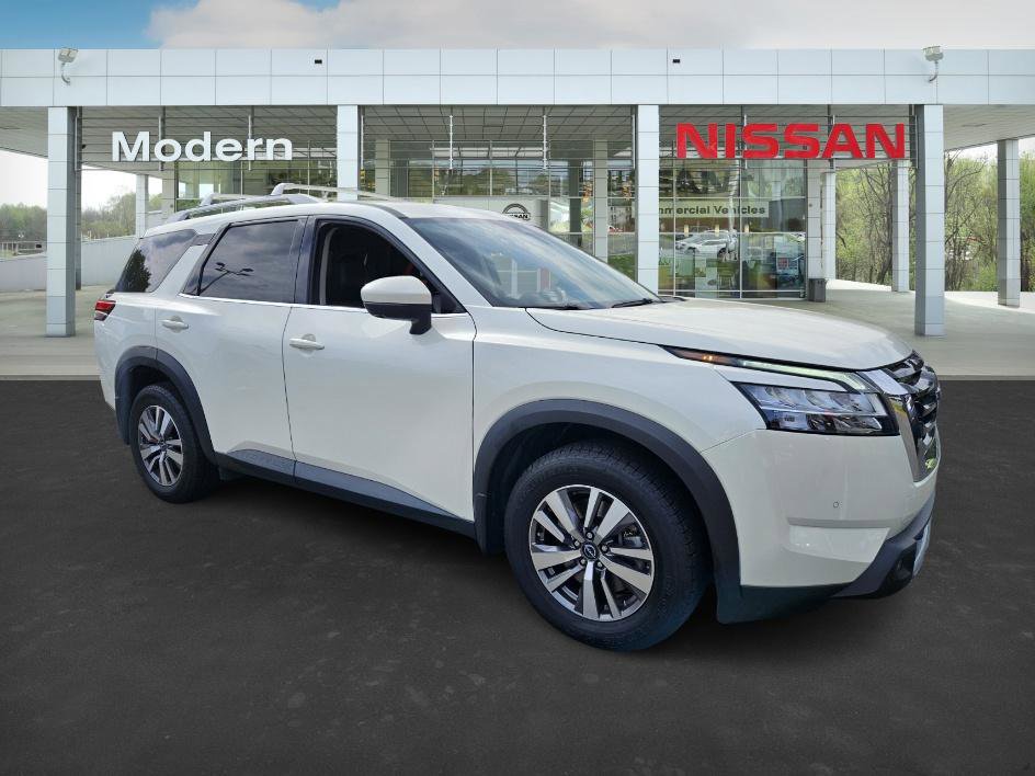Certified 2023 Nissan Pathfinder SL image 2