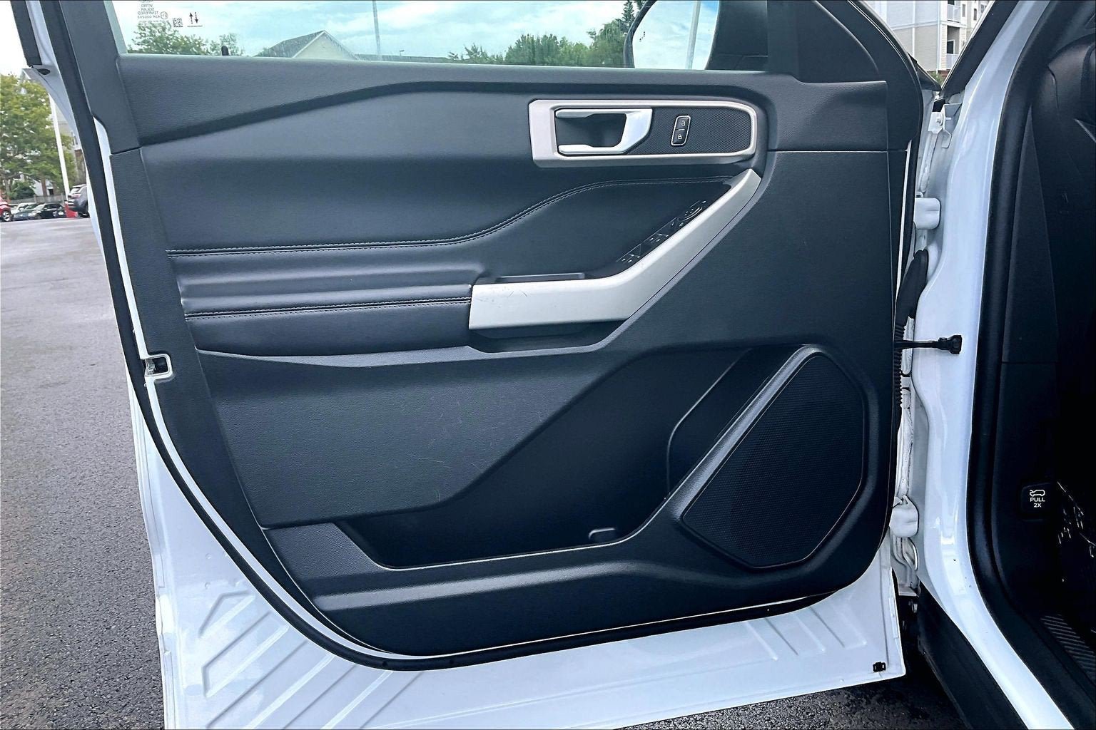Used 2023 Ford Explorer XLT AWD/4WD image 20
