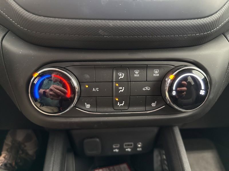 Used 2023 Chevrolet TrailBlazer LT FWD image 30