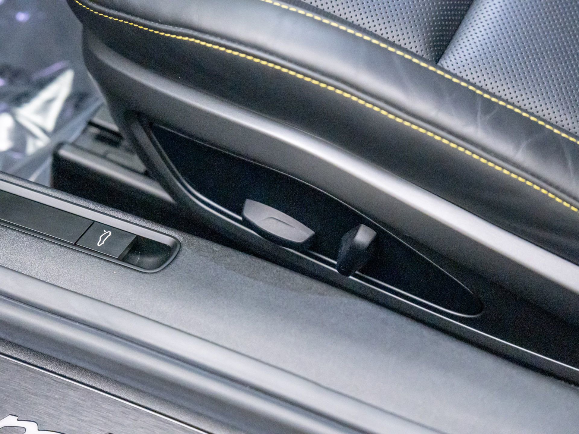 Certified 2024 Porsche 911 Carrera T image 16