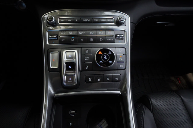 Used 2023 Hyundai Santa Fe Calligraphy AWD/4WD image 18