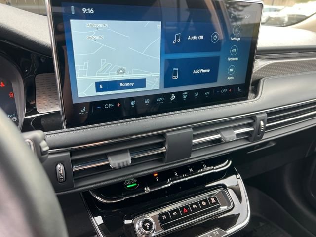 Used 2025 Lincoln Corsair Reserve image 12