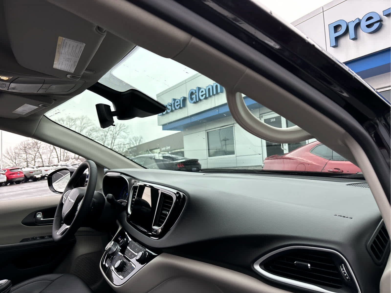 Used 2024 Chrysler Pacifica Touring-L image 23