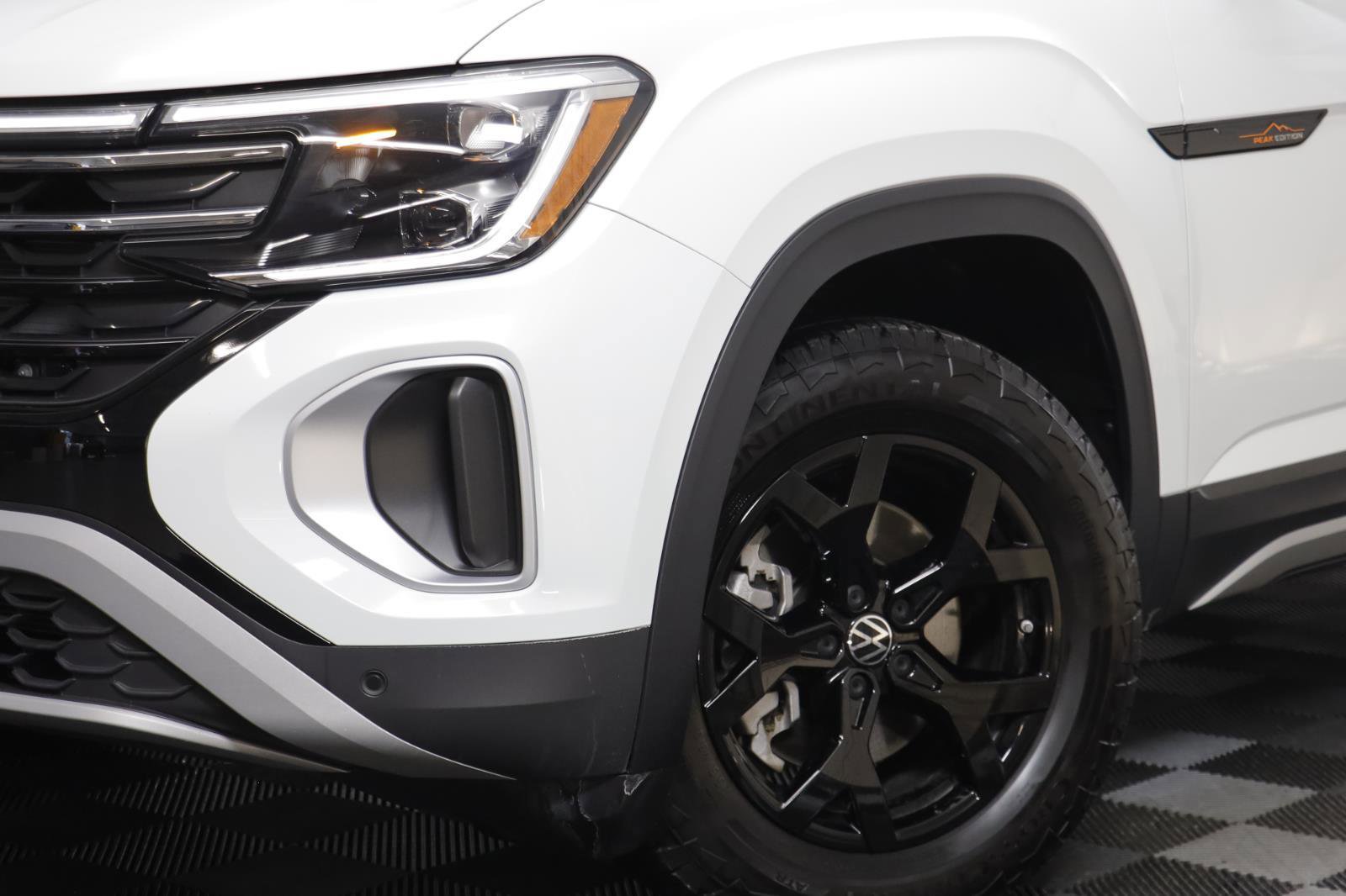 Used 2025 Volkswagen Atlas Peak Edition SE image 3