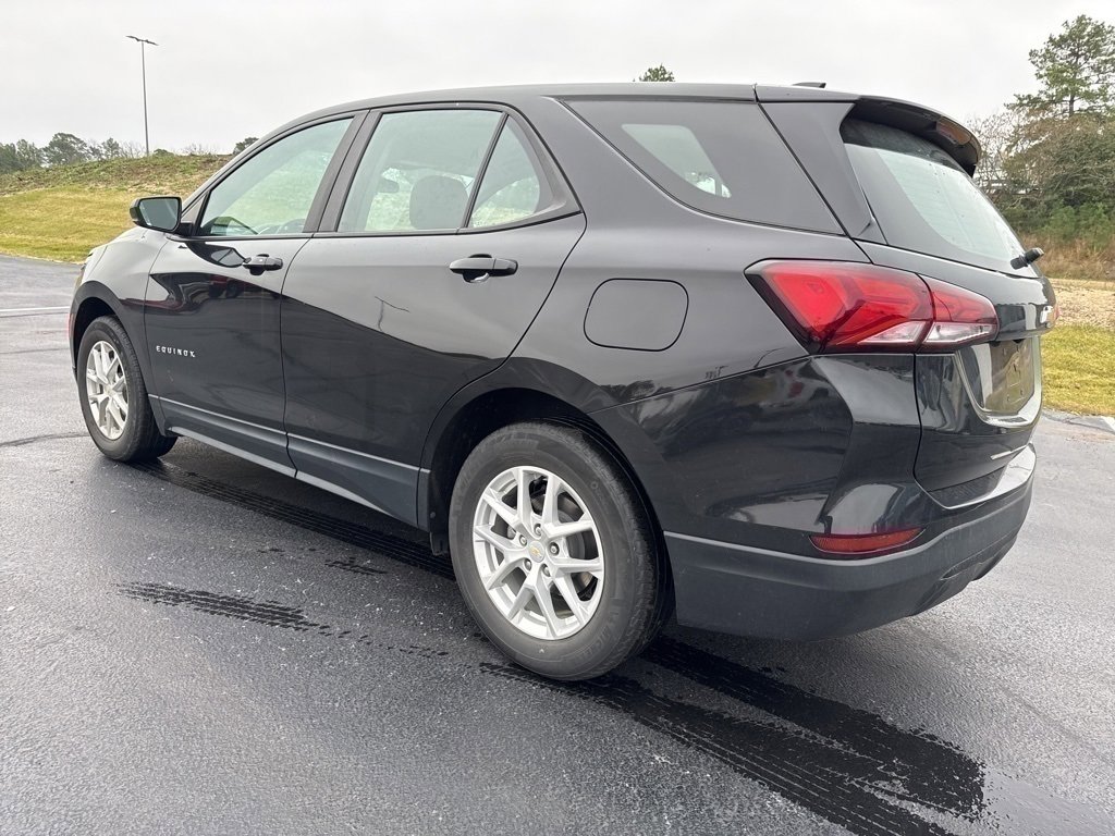 Used 2022 Chevrolet Equinox LS image 2