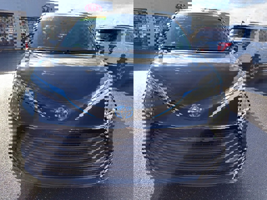 Used 2024 Toyota Sienna LE image 8