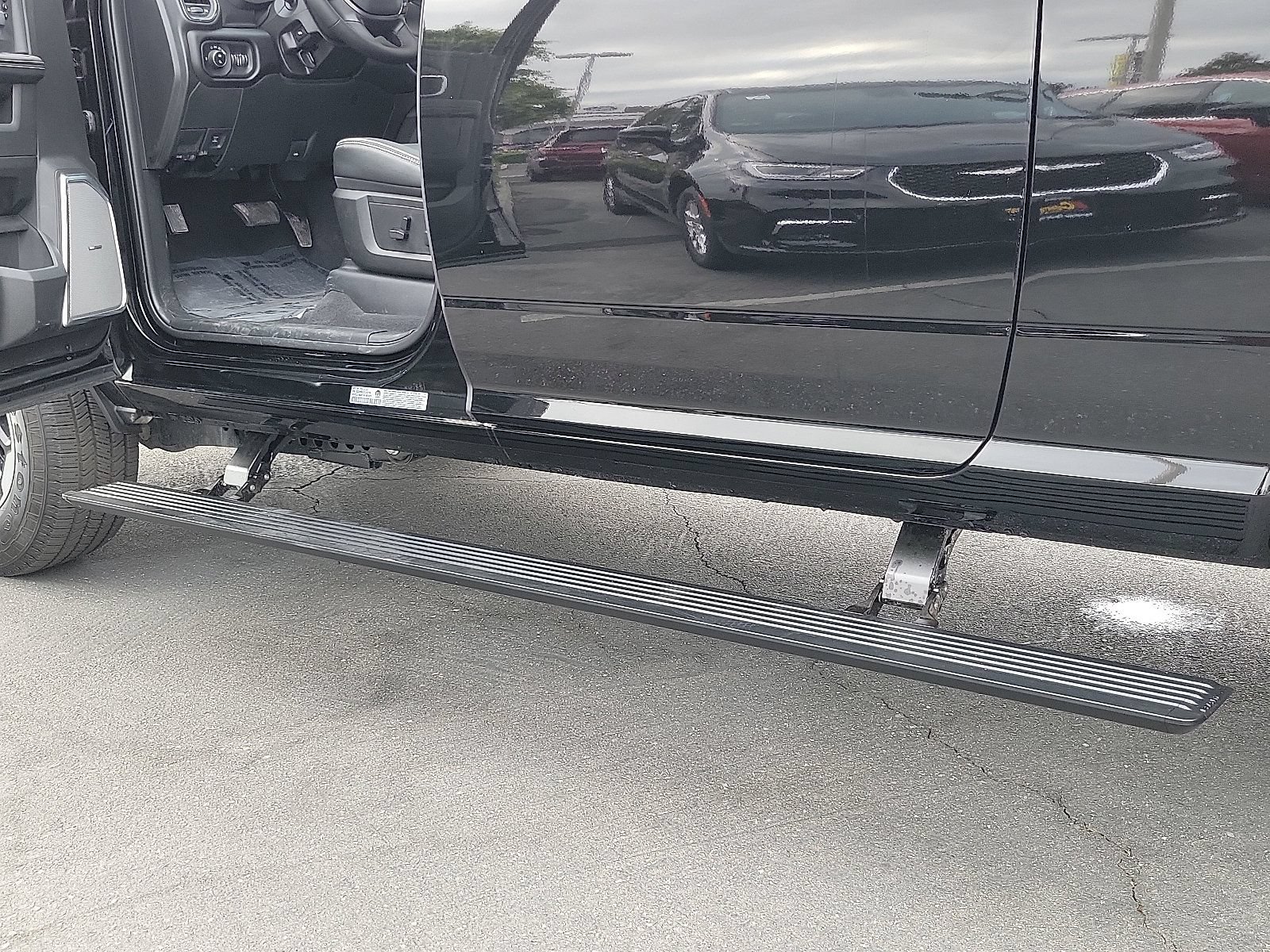 New 2026 RAM 2500 Laramie AWD/4WD image 15