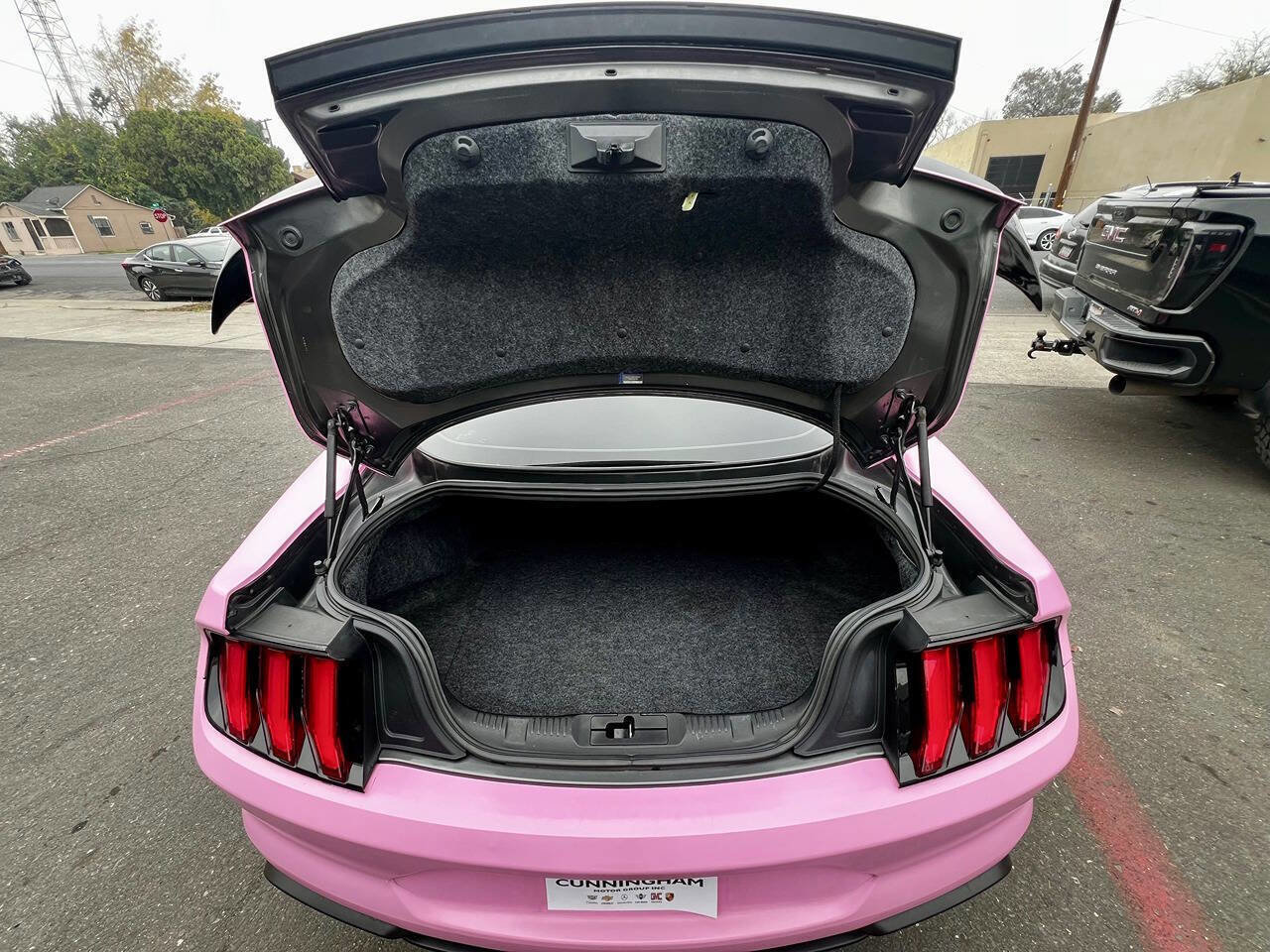 Used 2018 Ford Mustang Coupe image 9