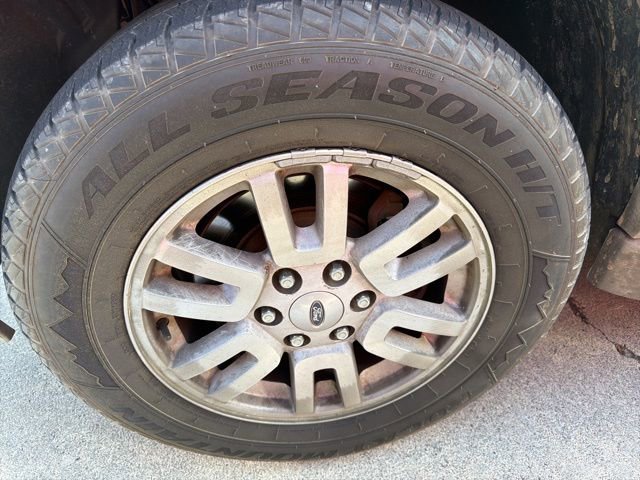 Used 2012 Ford Expedition XLT image 2