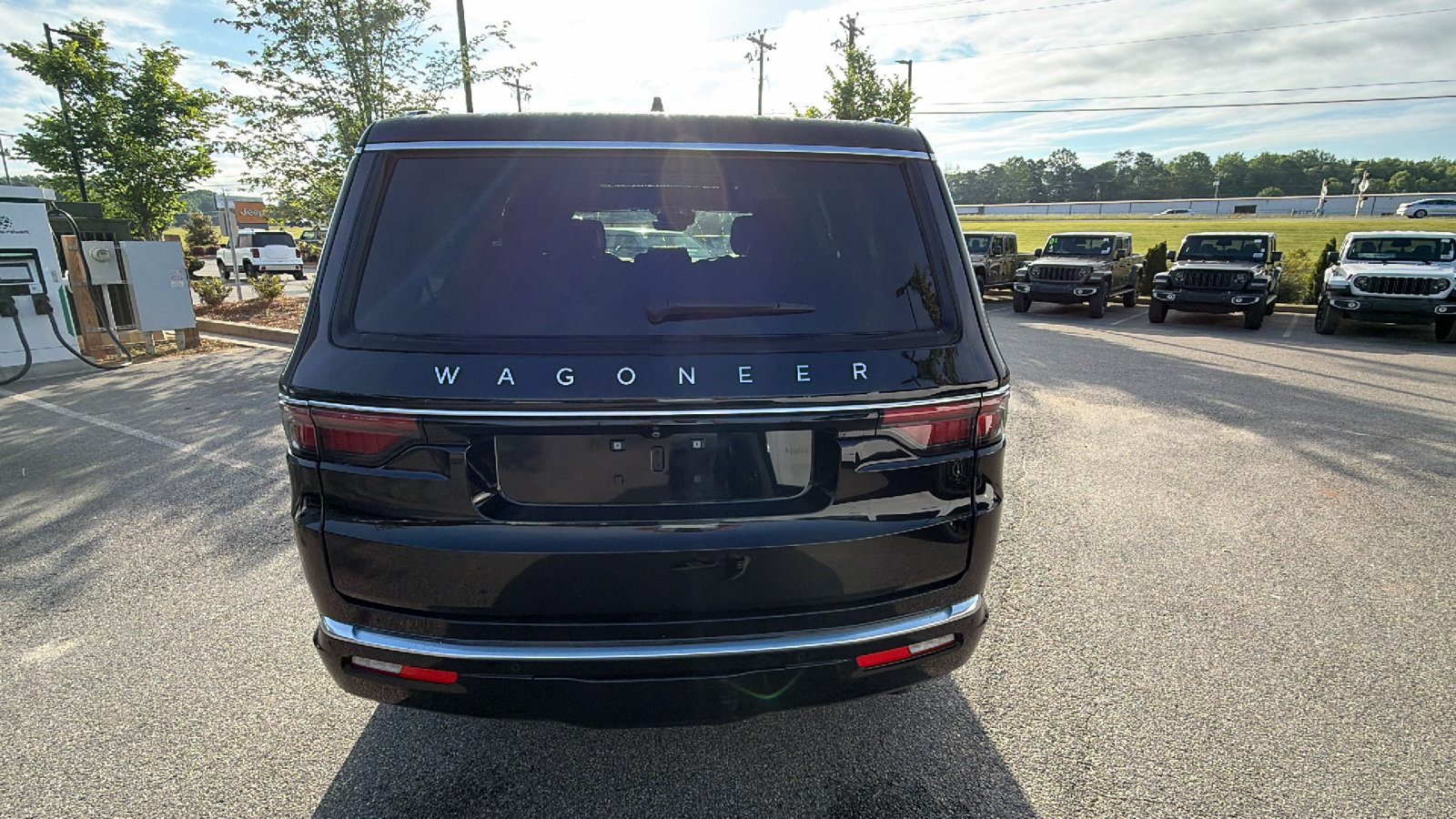 Used 2025 Jeep Wagoneer 4WD w/ Convenience Group I image 9