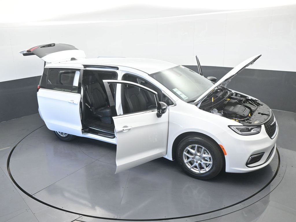 New 2026 Chrysler Pacifica Select FWD image 68
