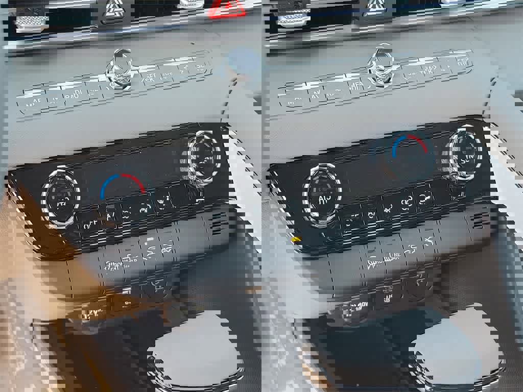 New 2025 Hyundai Elantra SEL image 27