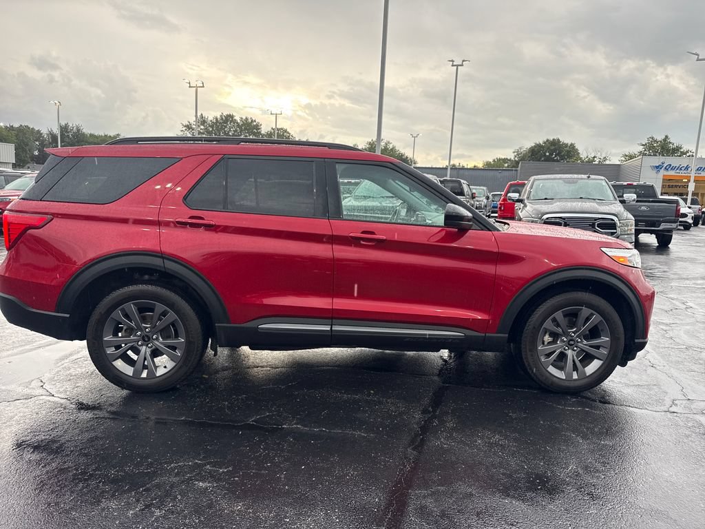 Used 2024 Ford Explorer XLT w/ Equipment Group 202A AWD/4WD image 6