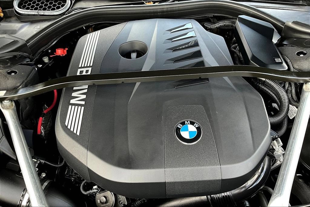 Used 2025 BMW 740i xDrive AWD/4WD image 32