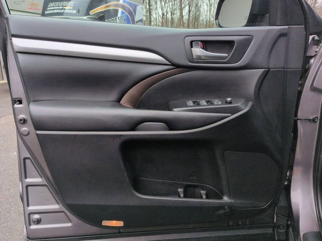 Used 2019 Toyota Highlander XLE image 22