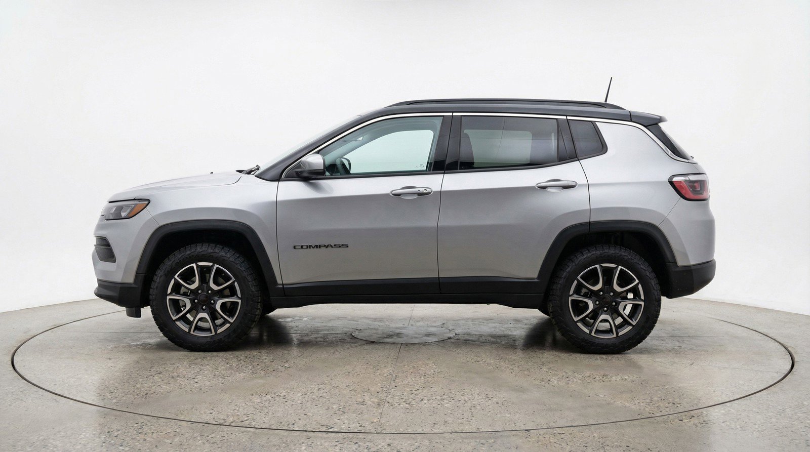 Used 2025 Jeep Compass Trailhawk AWD/4WD image 5