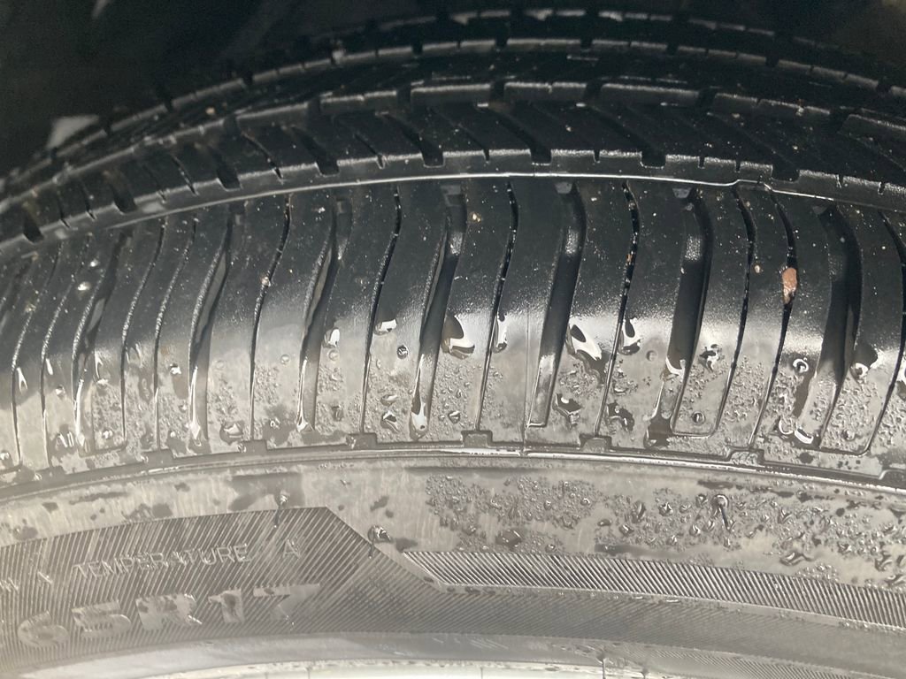 Used 2018 Nissan Rogue SV w/ Premium Package image 36