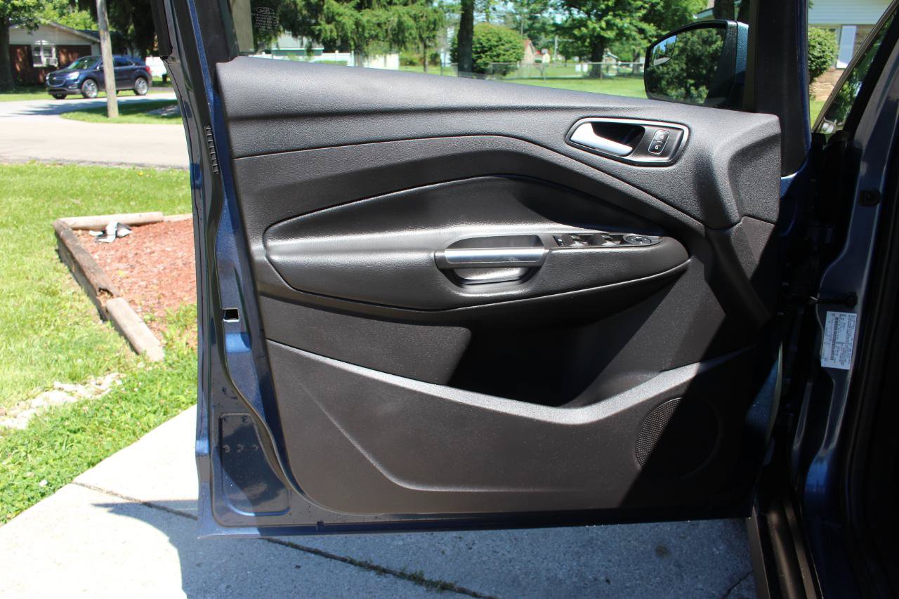 Used 2018 Ford C-MAX SE w/ Cold Weather Package FWD image 11