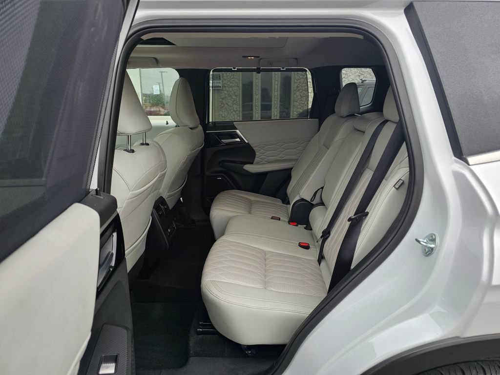 Used 2025 Mitsubishi Outlander SEL AWD/4WD image 13