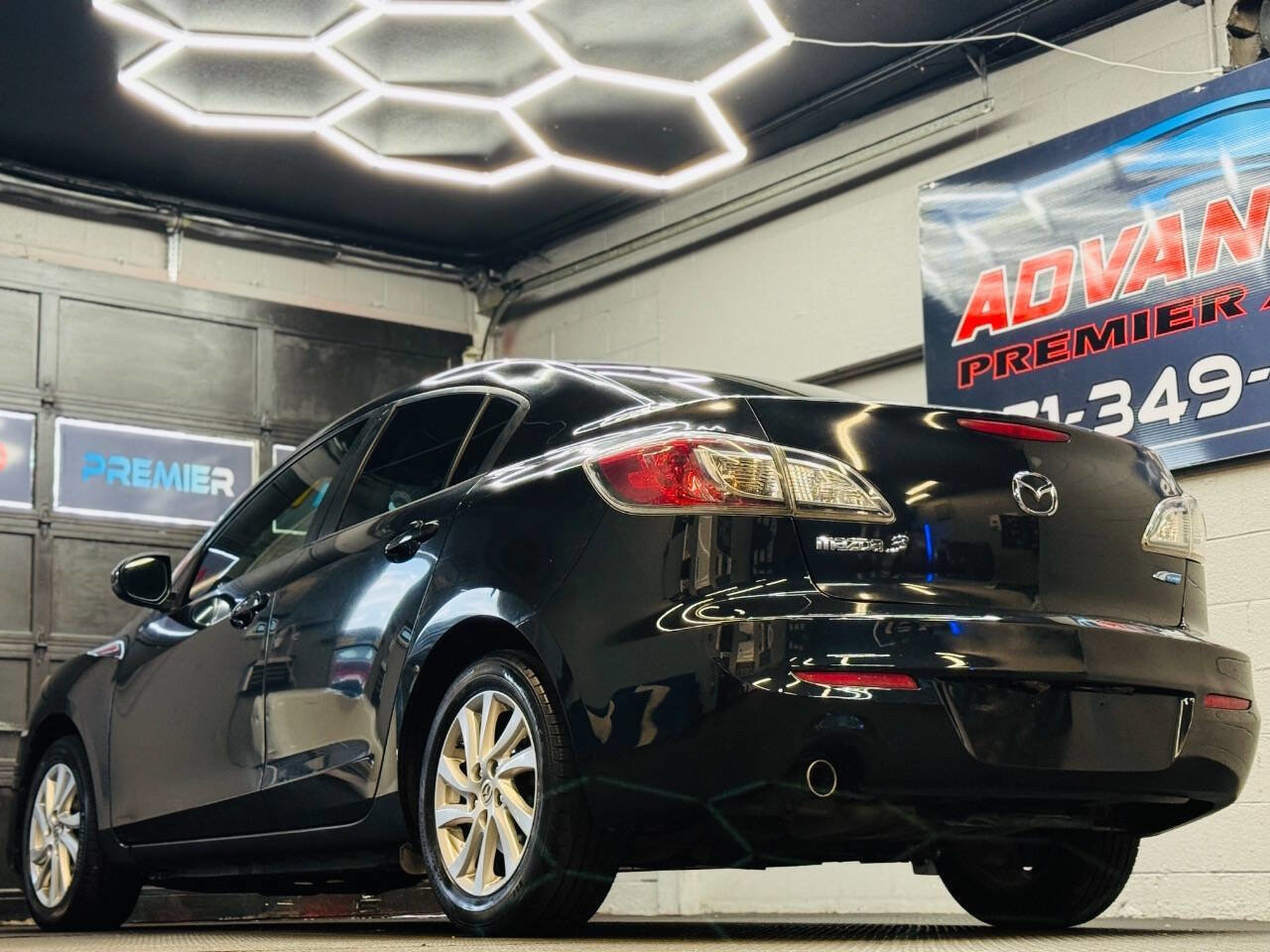 Used 2012 MAZDA MAZDA3 i Touring FWD image 11