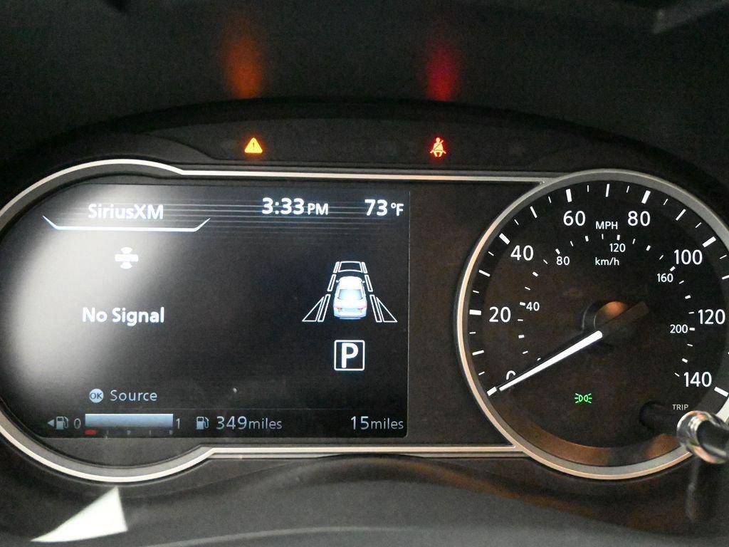 New 2025 Nissan Versa SR w/ Trunk Package FWD image 5