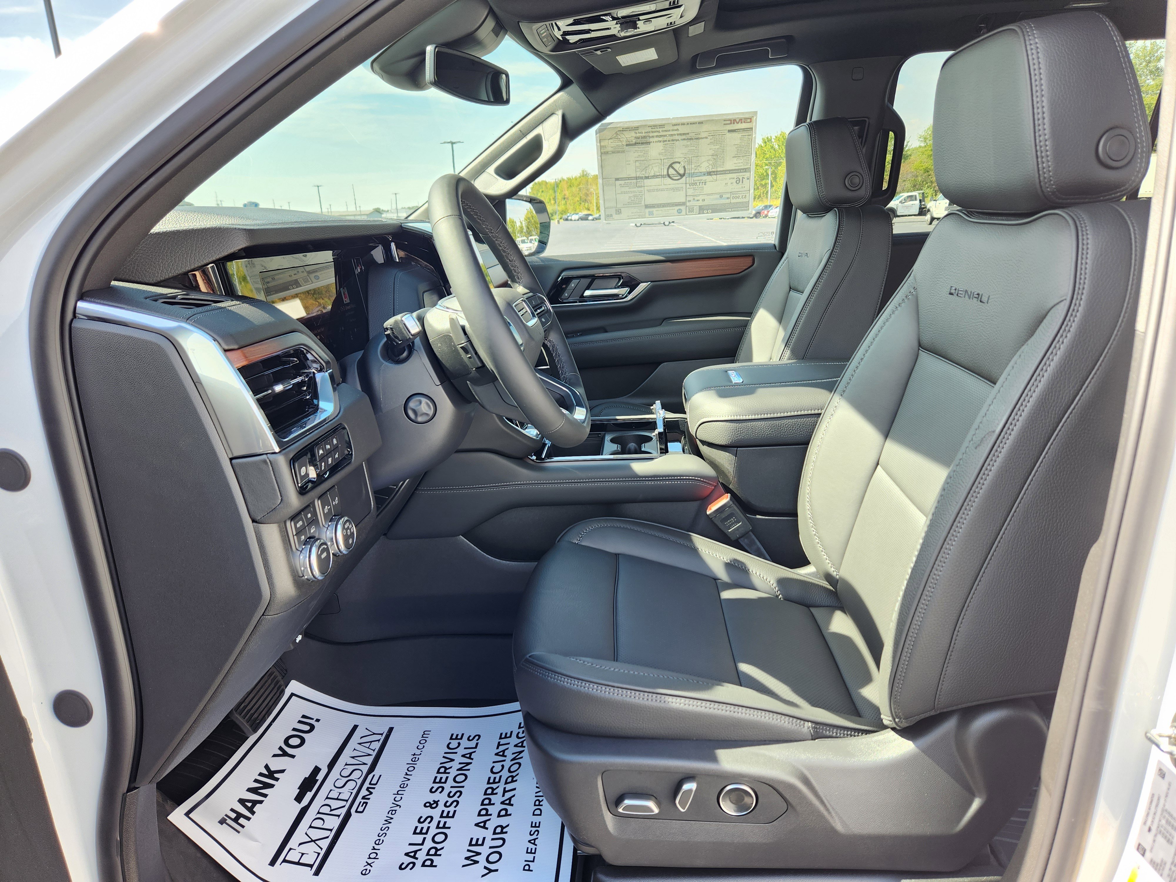 New 2026 GMC Yukon XL Denali image 9