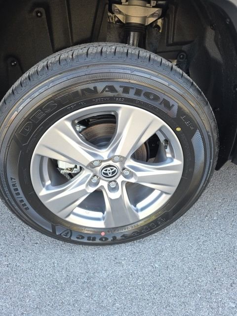 Used 2025 Toyota RAV4 LE image 8