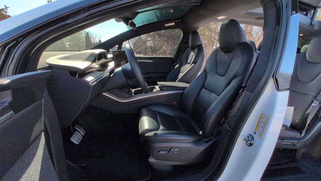 Used 2022 Tesla Model X image 4