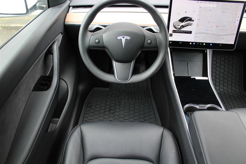 Used 2020 Tesla Model Y Long Range image 3
