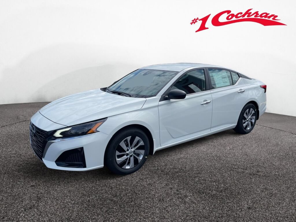 Used 2024 Nissan Altima 2.5 S FWD image 3