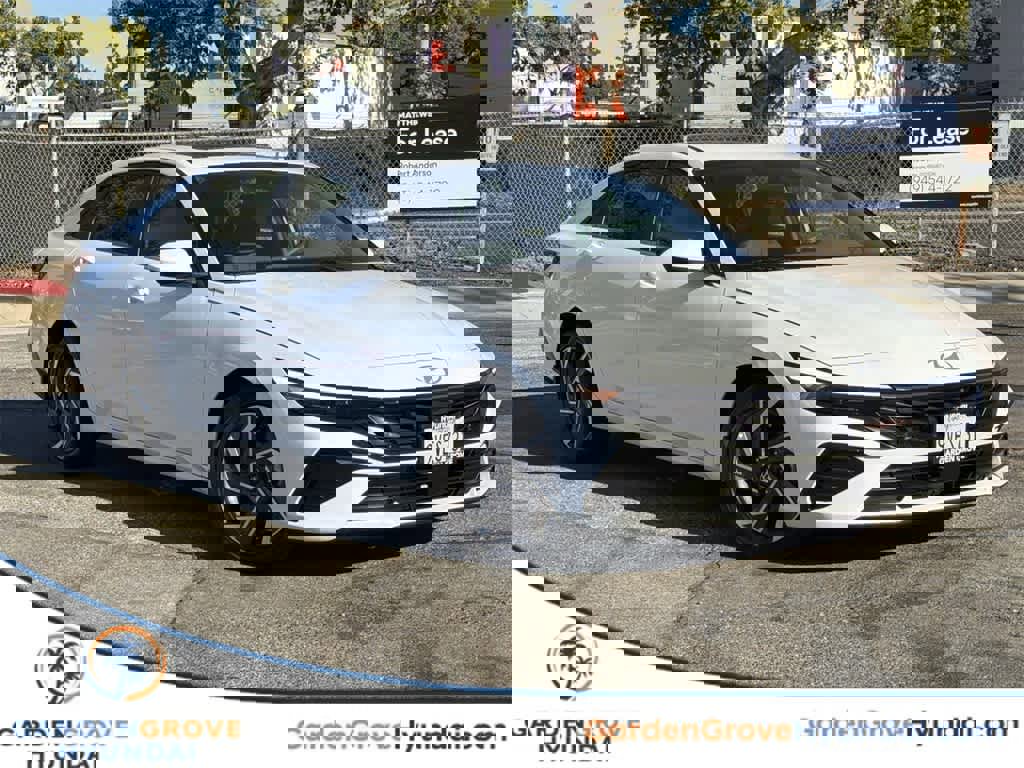 Certified 2025 Hyundai Elantra SEL