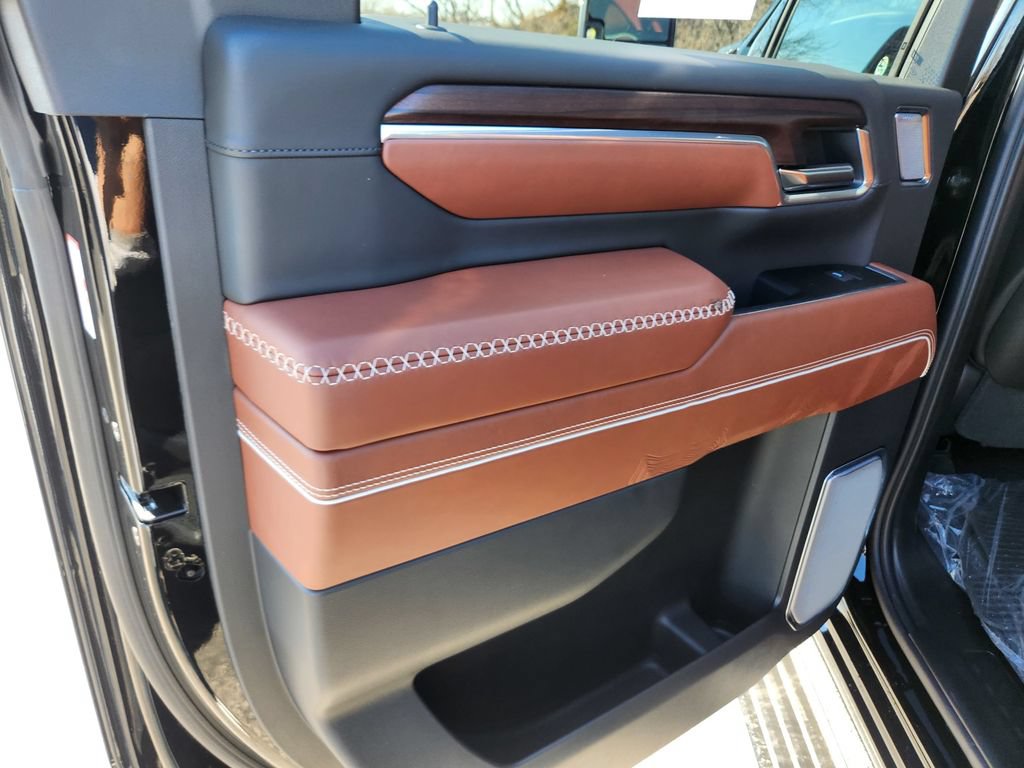 New 2026 GMC Sierra 3500 Denali Ultimate AWD/4WD image 32