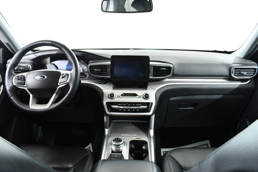 Used 2023 Ford Explorer XLT w/ Equipment Group 202A image 7