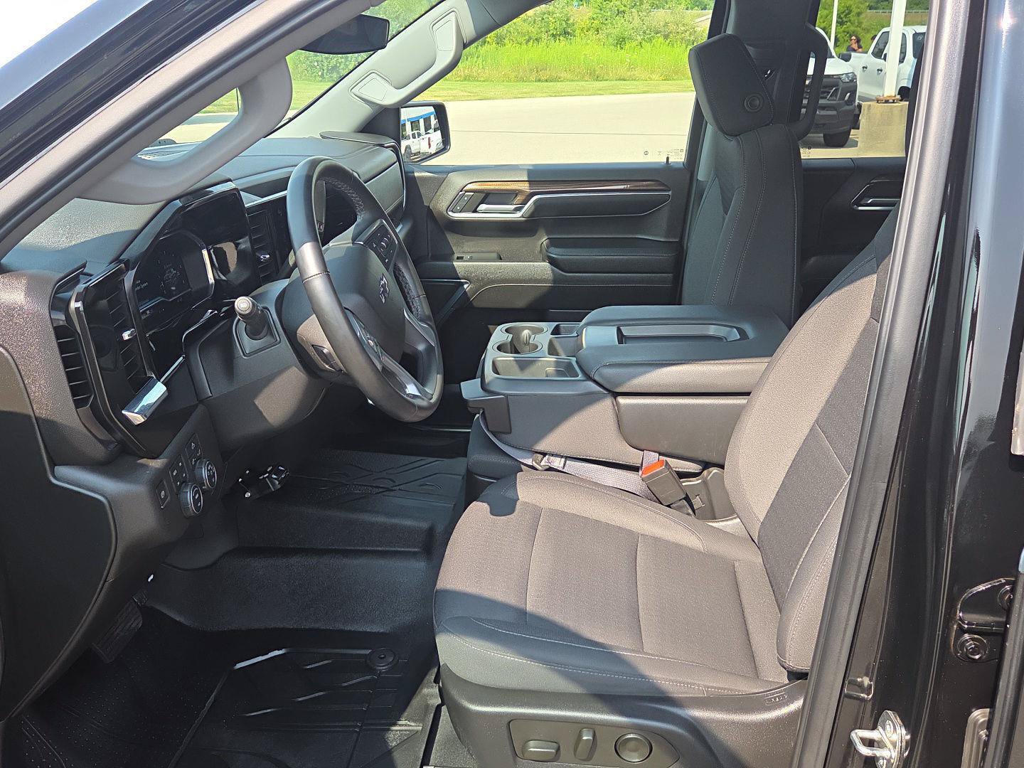 Used 2023 Chevrolet Silverado 1500 RST w/ Z71 Off-Road Package AWD/4WD image 17