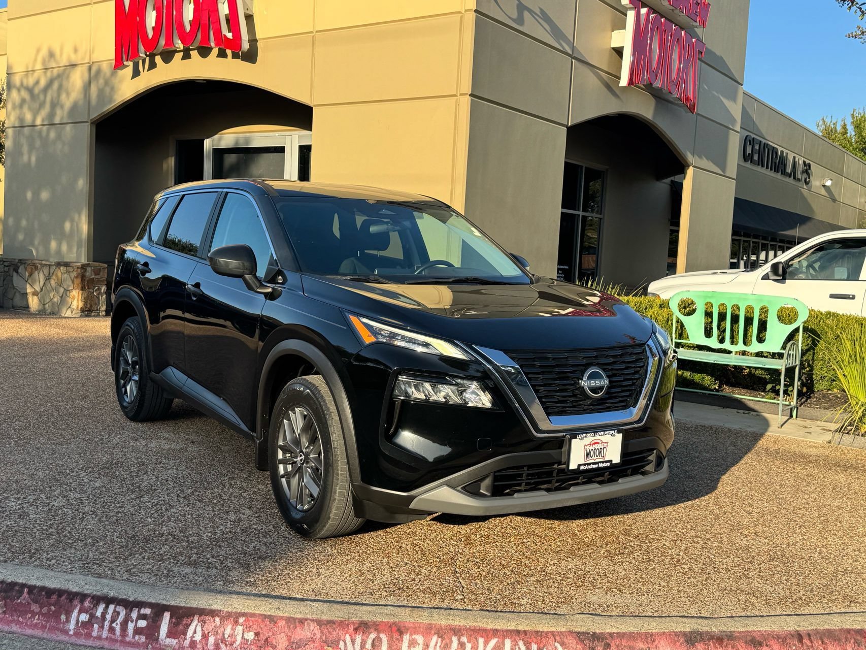 Used 2023 Nissan Rogue S FWD image 6