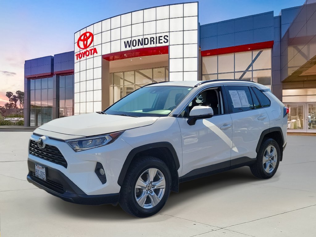 Used 2021 Toyota RAV4 XLE w/ Carpet Mat Package (TMS) FWD image 2