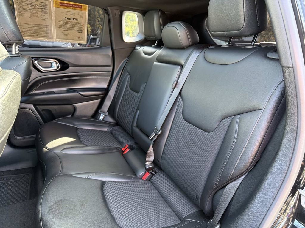Used 2022 Jeep Compass Latitude w/ Sun and Sound Group AWD/4WD image 14