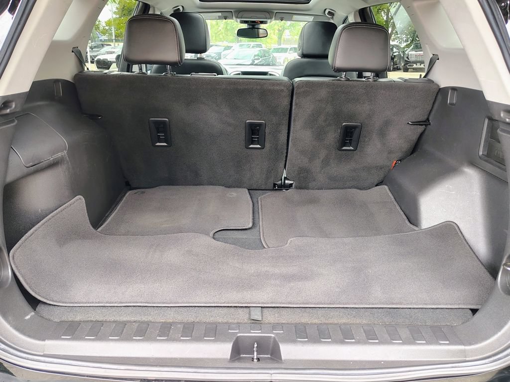 Used 2022 GMC Terrain SLT w/ Infotainment Package II AWD/4WD image 13