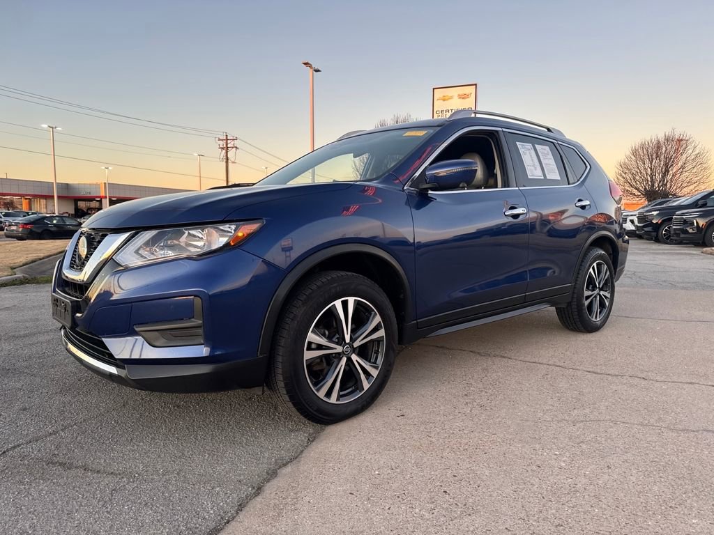 Used 2020 Nissan Rogue SV w/ Premium Package image 2