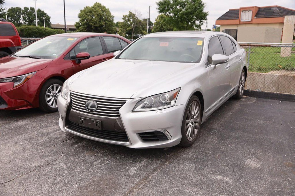 Used 2016 Lexus LS 460 AWD w/ Comfort Package image 4