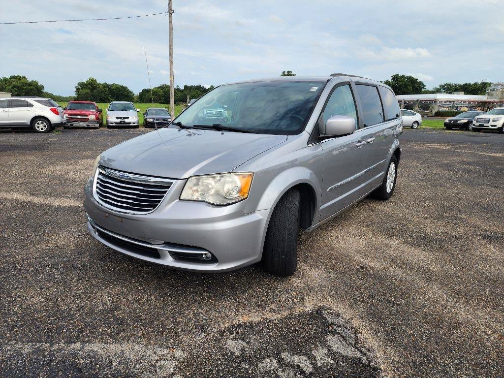 Used 2014 Chrysler Town & Country Touring FWD image 12