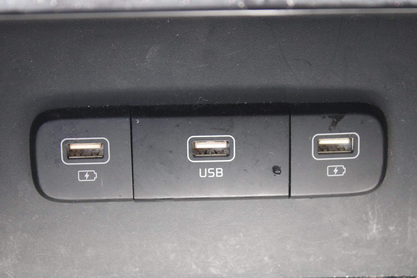 Used 2024 Kia Carnival LX FWD image 43