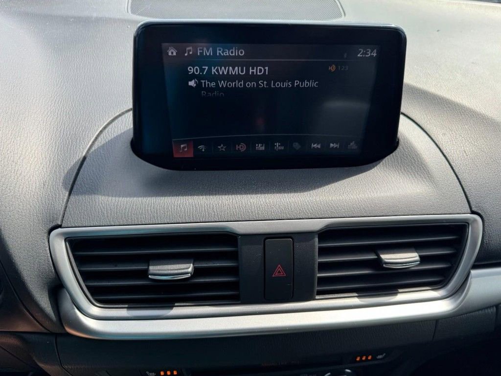 Used 2018 MAZDA MAZDA3 Touring image 19