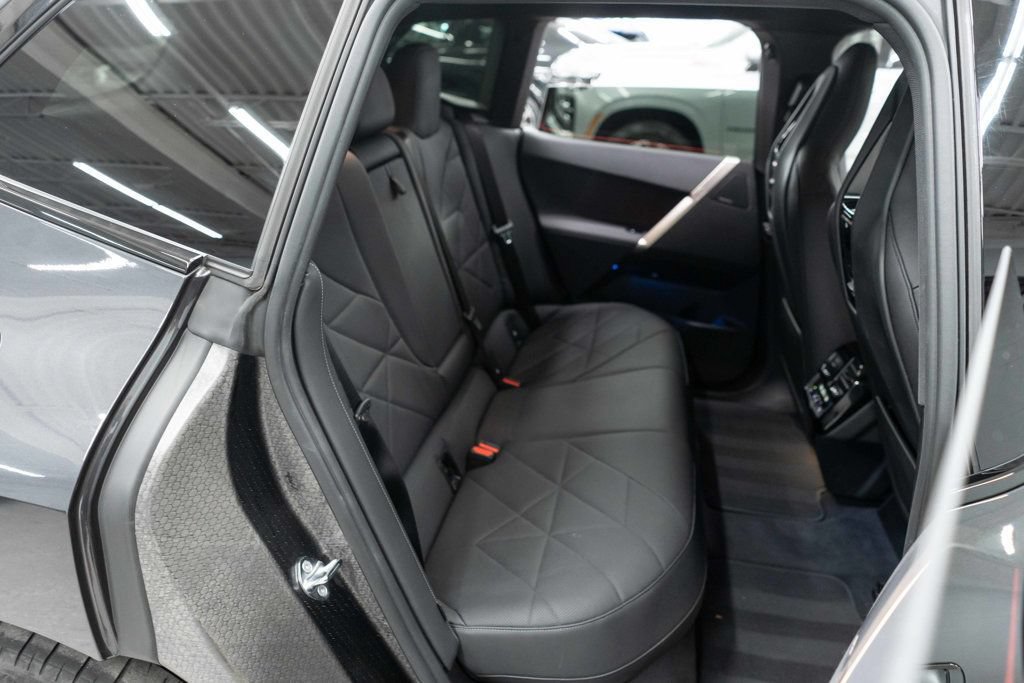 Used 2024 BMW iX xDrive50 w/ Premium Package AWD/4WD image 13